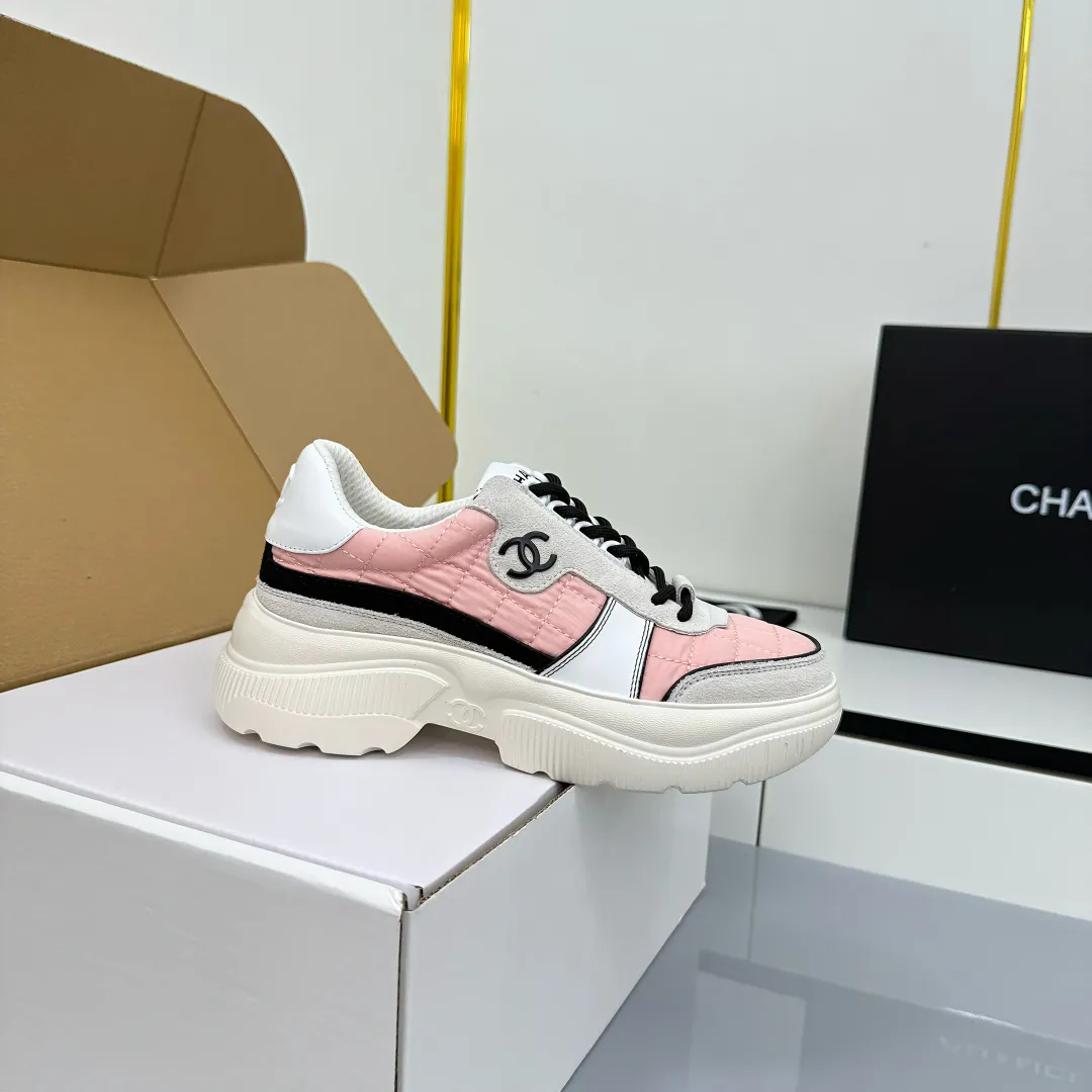 👟👟Ex-factory price 620👟👟 Chanel bread shoes ~ original calfskin panda shoes Chanel 25C latest hot style panda black and white sports shoes casual sneakers Xiaoxiang hot item classic black and white panda color coco girls must pay Fabric: original custom mixed sheepskin lining: original imported breathable mesh lining outsole: Original molded rubber + TPU combination Size: Women's 35-41